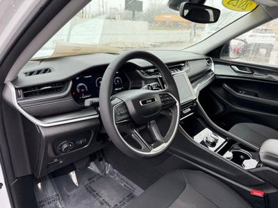 2023 Jeep Grand Cherokee Laredo 4x4