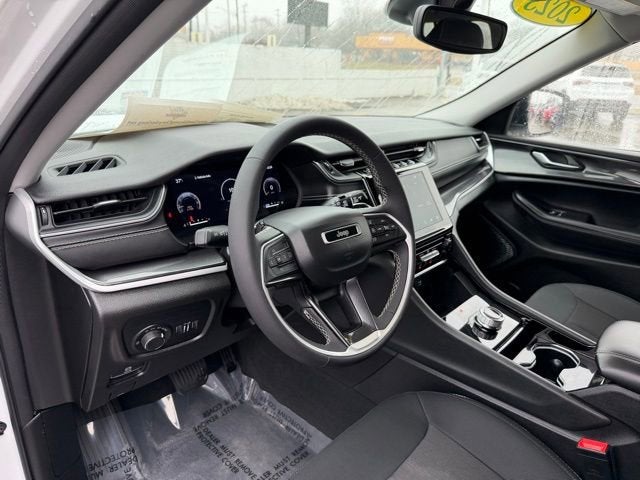 2023 Jeep Grand Cherokee Laredo 4x4