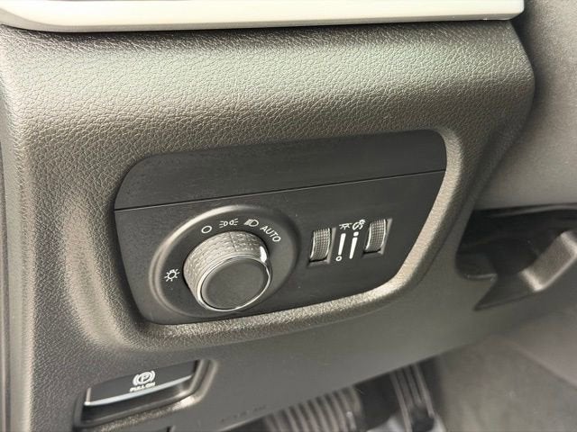 2023 Jeep Grand Cherokee Laredo 4x4