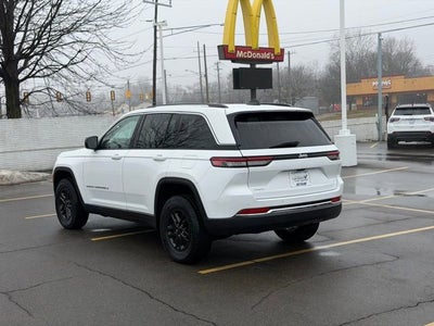 2023 Jeep Grand Cherokee Laredo 4x4