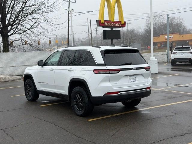 2023 Jeep Grand Cherokee Laredo 4x4
