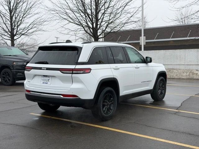 2023 Jeep Grand Cherokee Laredo 4x4