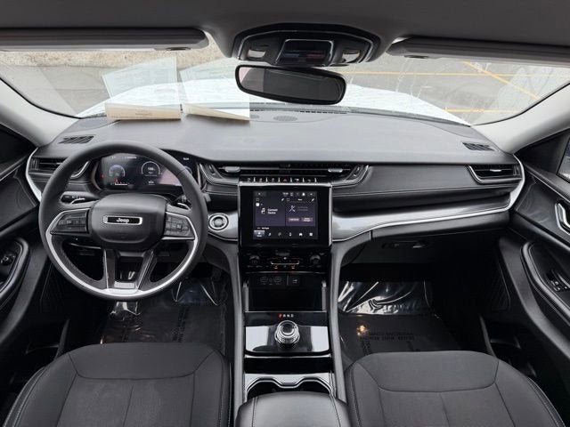 2023 Jeep Grand Cherokee Laredo 4x4