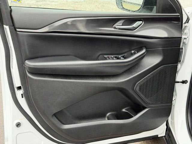 2023 Jeep Grand Cherokee Laredo 4x4