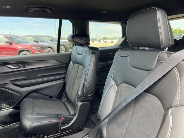 2025 Jeep Grand Cherokee GRAND CHEROKEE L ALTITUDE 4X4