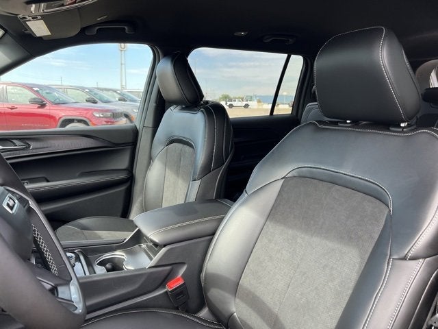 2025 Jeep Grand Cherokee GRAND CHEROKEE L ALTITUDE 4X4