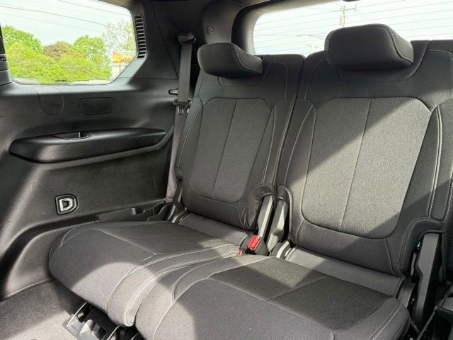 2024 Jeep Grand Cherokee L Laredo 4x4
