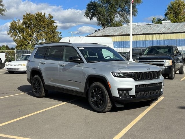 2025 Jeep Grand Cherokee GRAND CHEROKEE L ALTITUDE 4X4