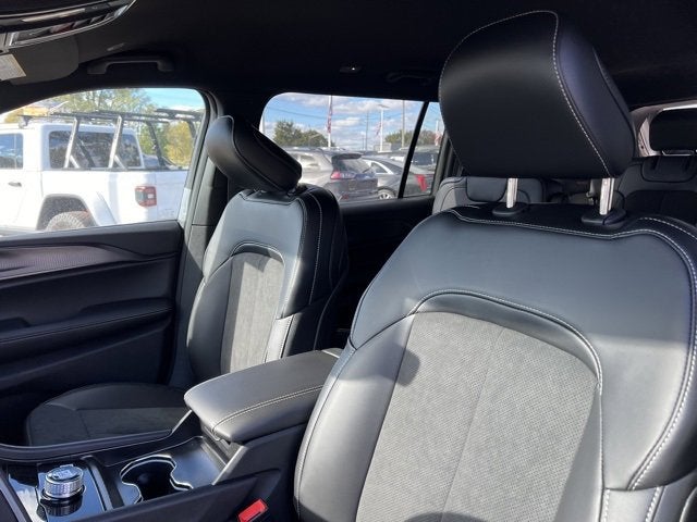 2025 Jeep Grand Cherokee GRAND CHEROKEE L ALTITUDE 4X4