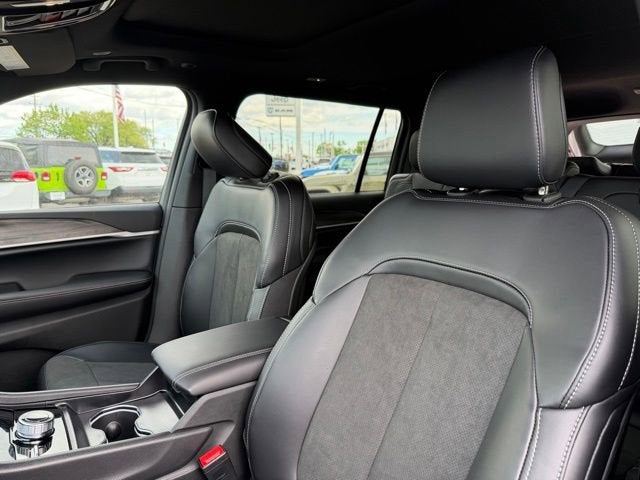 2026 Jeep Grand Cherokee GRAND CHEROKEE L LAREDO ALTITUDE 4X4