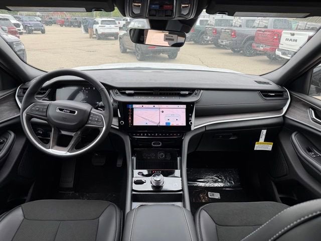 2026 Jeep Grand Cherokee GRAND CHEROKEE L LAREDO ALTITUDE 4X4