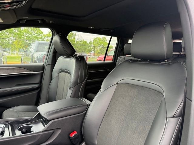 2026 Jeep Grand Cherokee GRAND CHEROKEE L LAREDO ALTITUDE 4X4