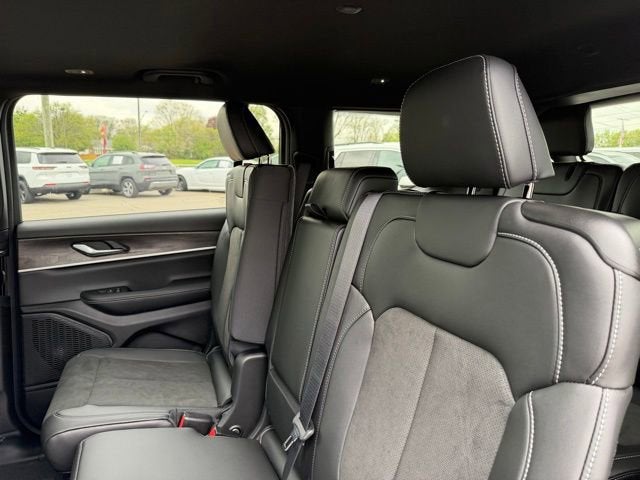 2026 Jeep Grand Cherokee GRAND CHEROKEE L LAREDO ALTITUDE 4X4