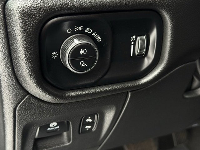 2023 RAM 1500 Big Horn Crew Cab 4x4 5'7' Box