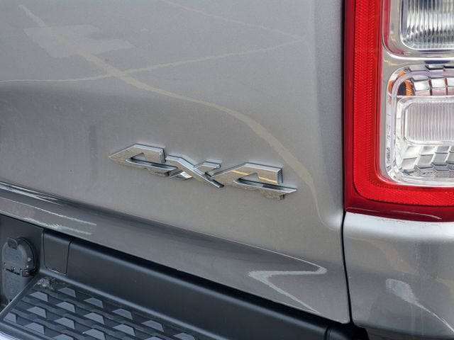 2020 RAM 1500 Big Horn Crew Cab 4x4 5'7' Box