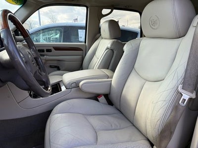 2004 Cadillac Escalade Standard