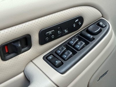 2004 Cadillac Escalade Standard