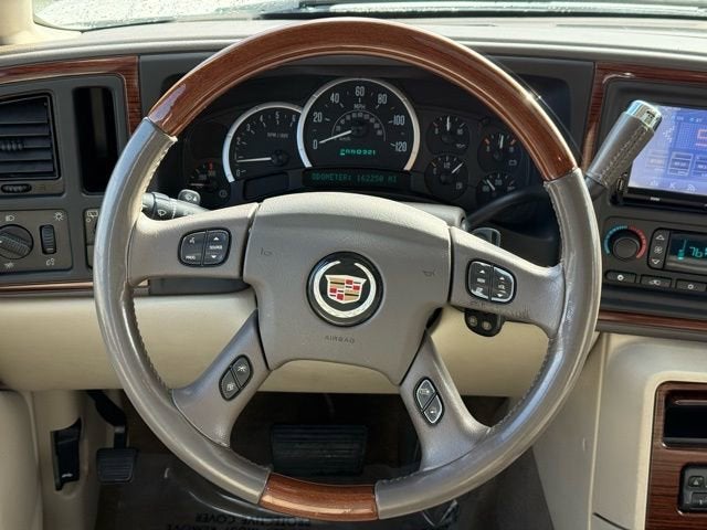 2004 Cadillac Escalade Standard