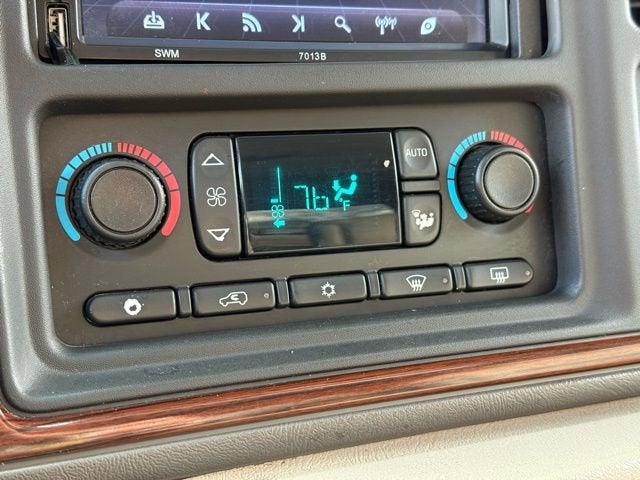 2004 Cadillac Escalade Standard