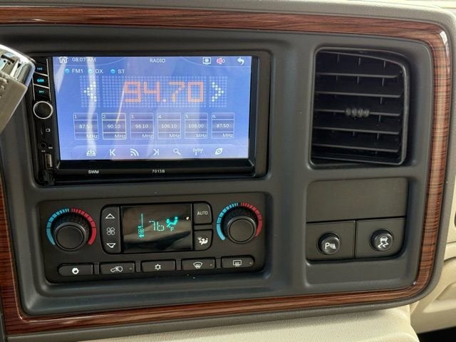 2004 Cadillac Escalade Standard