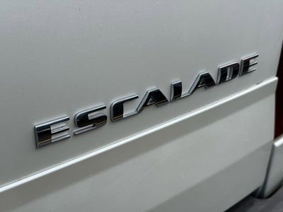 2004 Cadillac Escalade Standard