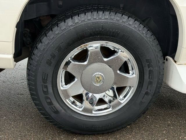 2004 Cadillac Escalade Standard