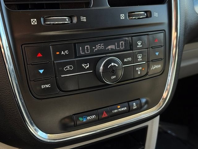 2016 Chrysler Town & Country Touring