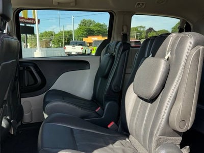 2016 Chrysler Town & Country Touring