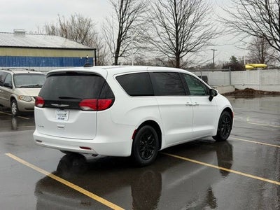 2023 Chrysler Voyager LX