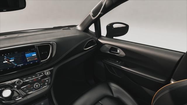 2027 Chrysler Pacifica PACIFICA LIMITED